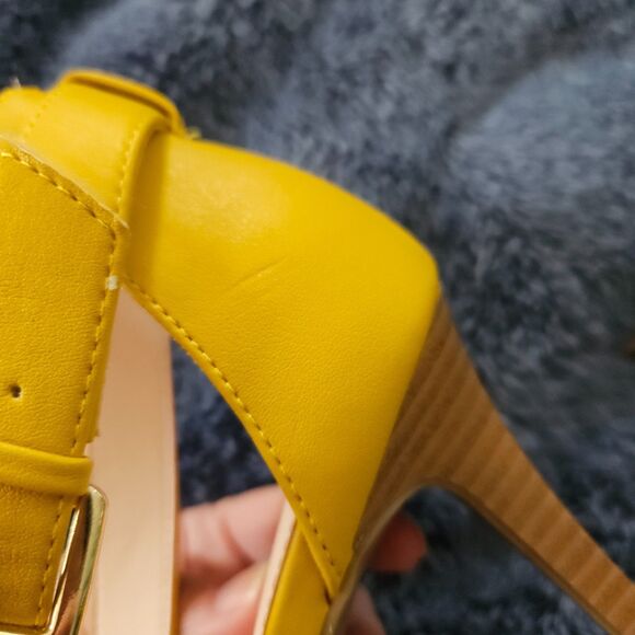 Tahari Desiray Strappy Sandals Slim Heels Buckle yellow Pump Women’s Size 8 - Picture 2 of 8
